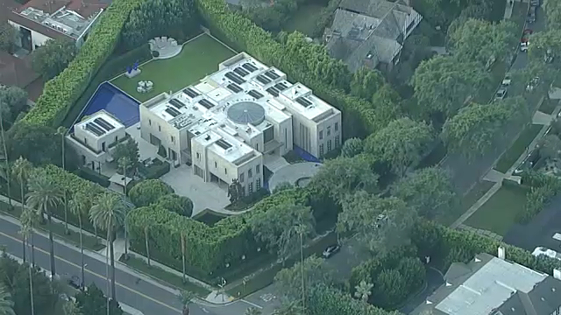 FBI serves search warrant tied to Eric Swalwell investigation at mansion in Beverly Hills
— Geneva Community news