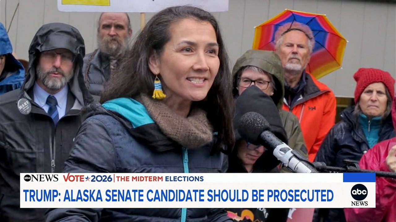 Alaska Democratic Senate candidate Mary Peltola's campaign under fire after report that it recruited second Dan Sullivan for Alaska Senate race
— ABC7 Chicago (WLS-TV)